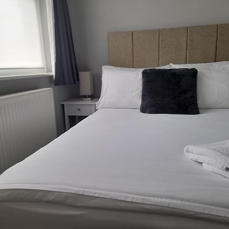Bright 4-Bed House 15 Min To Manchester Centreヴィラ エクステリア 写真