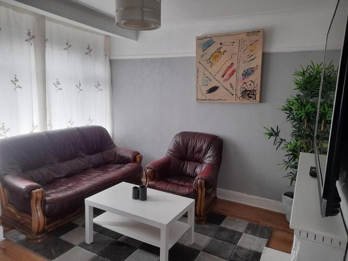 Bright 4-Bed House 15 Min To Manchester Centreヴィラ エクステリア 写真