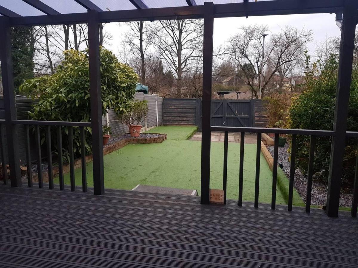 Bright 4-Bed House 15 Min To Manchester Centreヴィラ エクステリア 写真