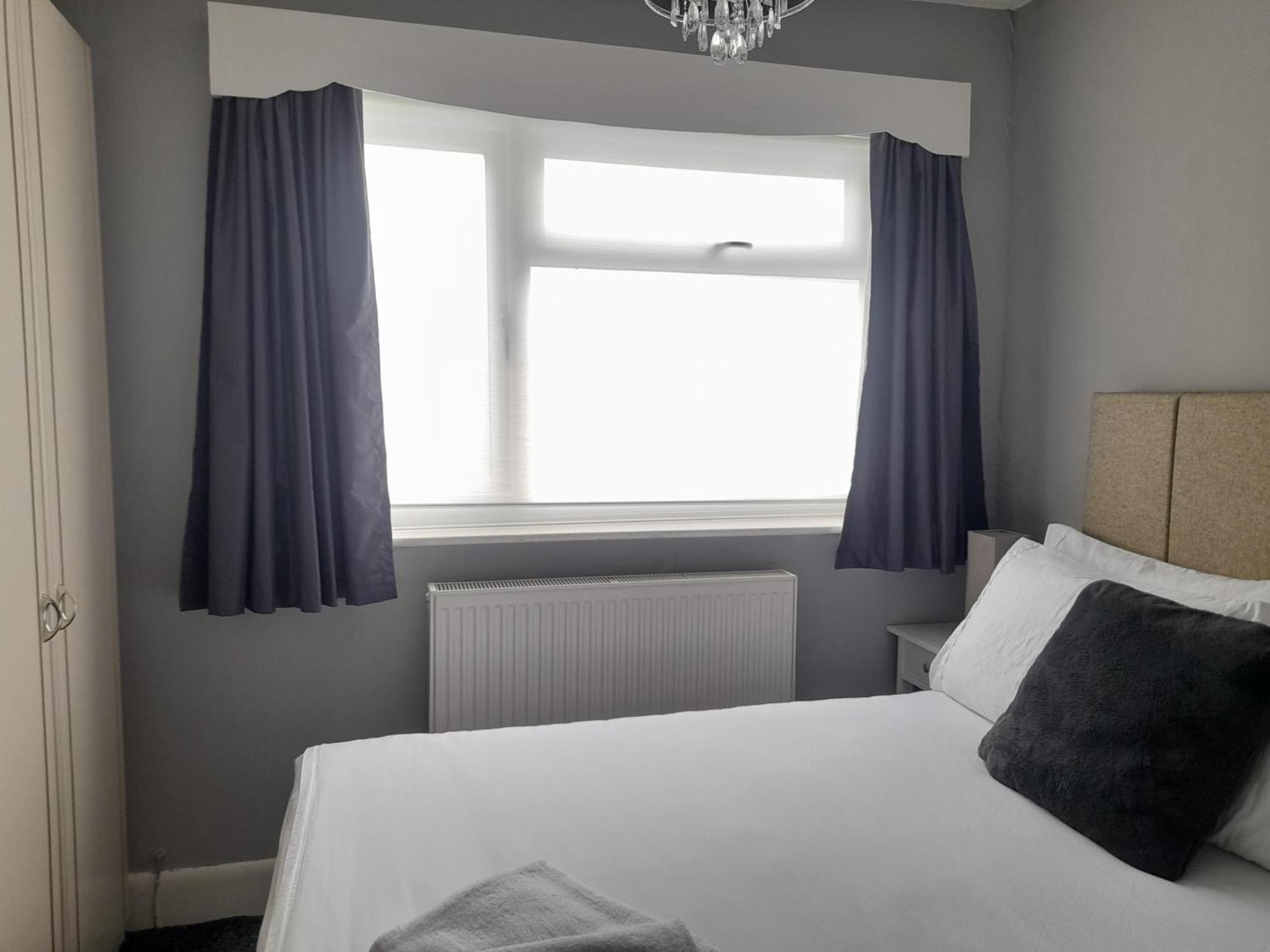 Bright 4-Bed House 15 Min To Manchester Centreヴィラ エクステリア 写真
