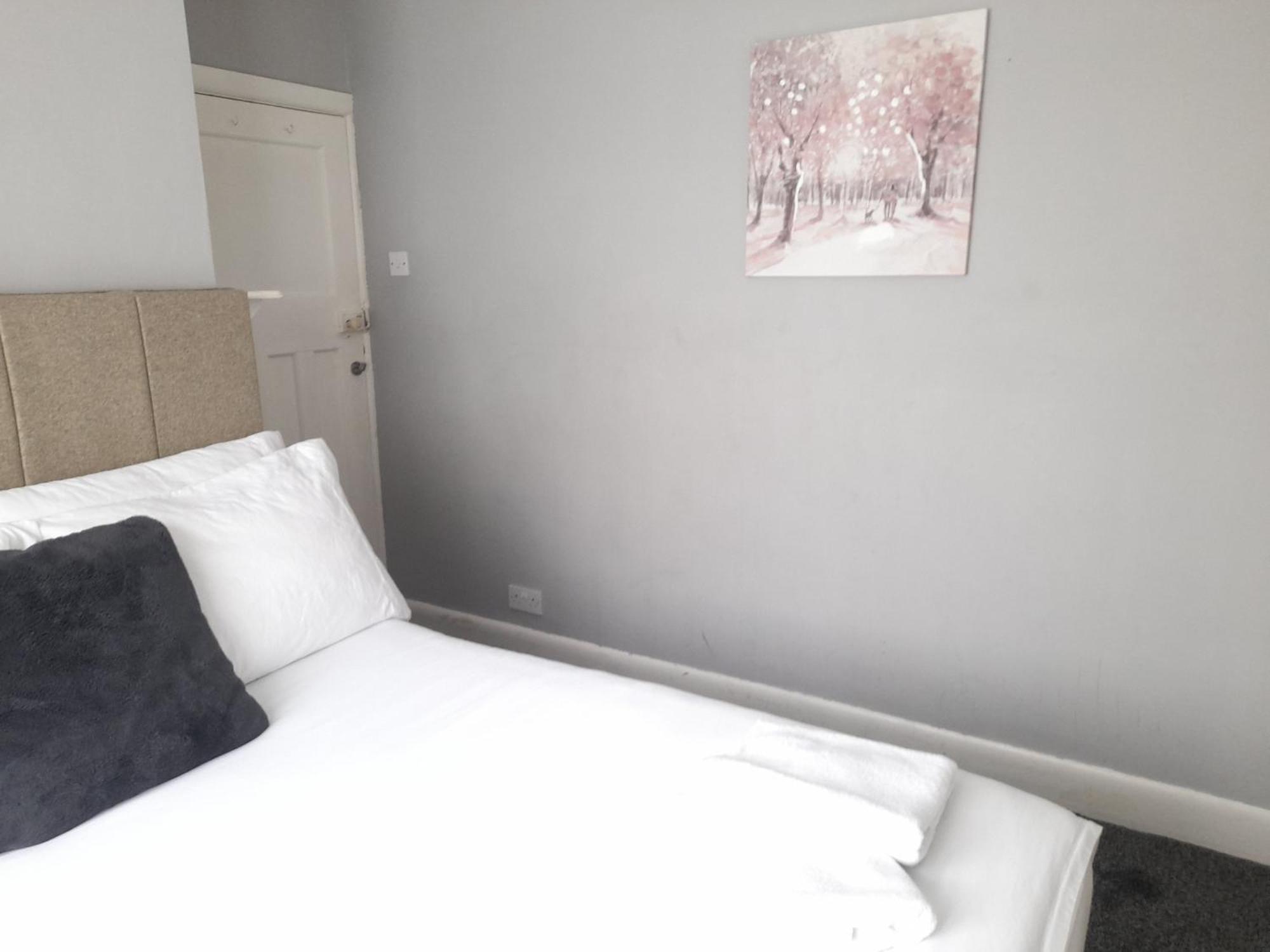 Bright 4-Bed House 15 Min To Manchester Centreヴィラ エクステリア 写真