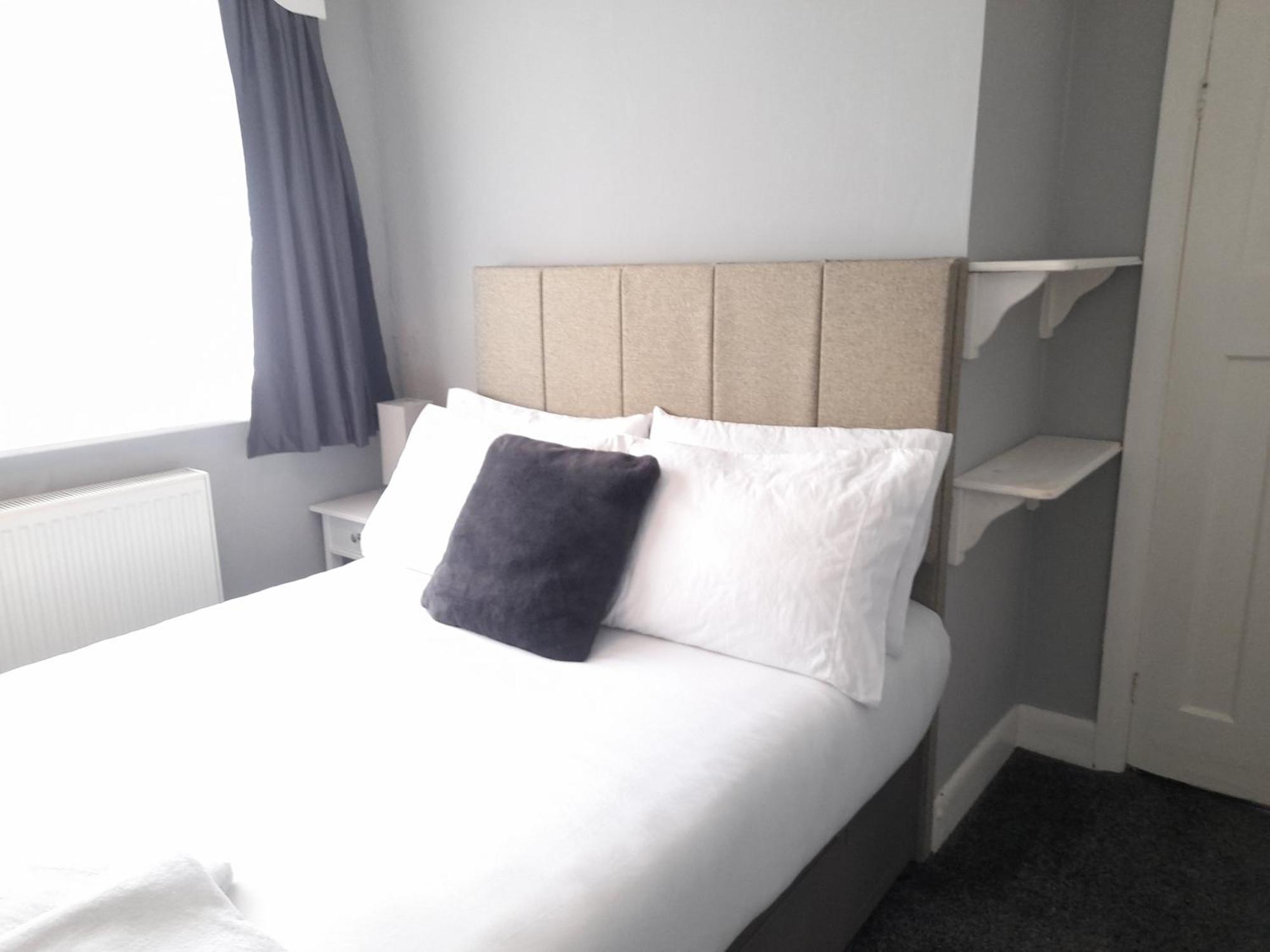 Bright 4-Bed House 15 Min To Manchester Centreヴィラ エクステリア 写真