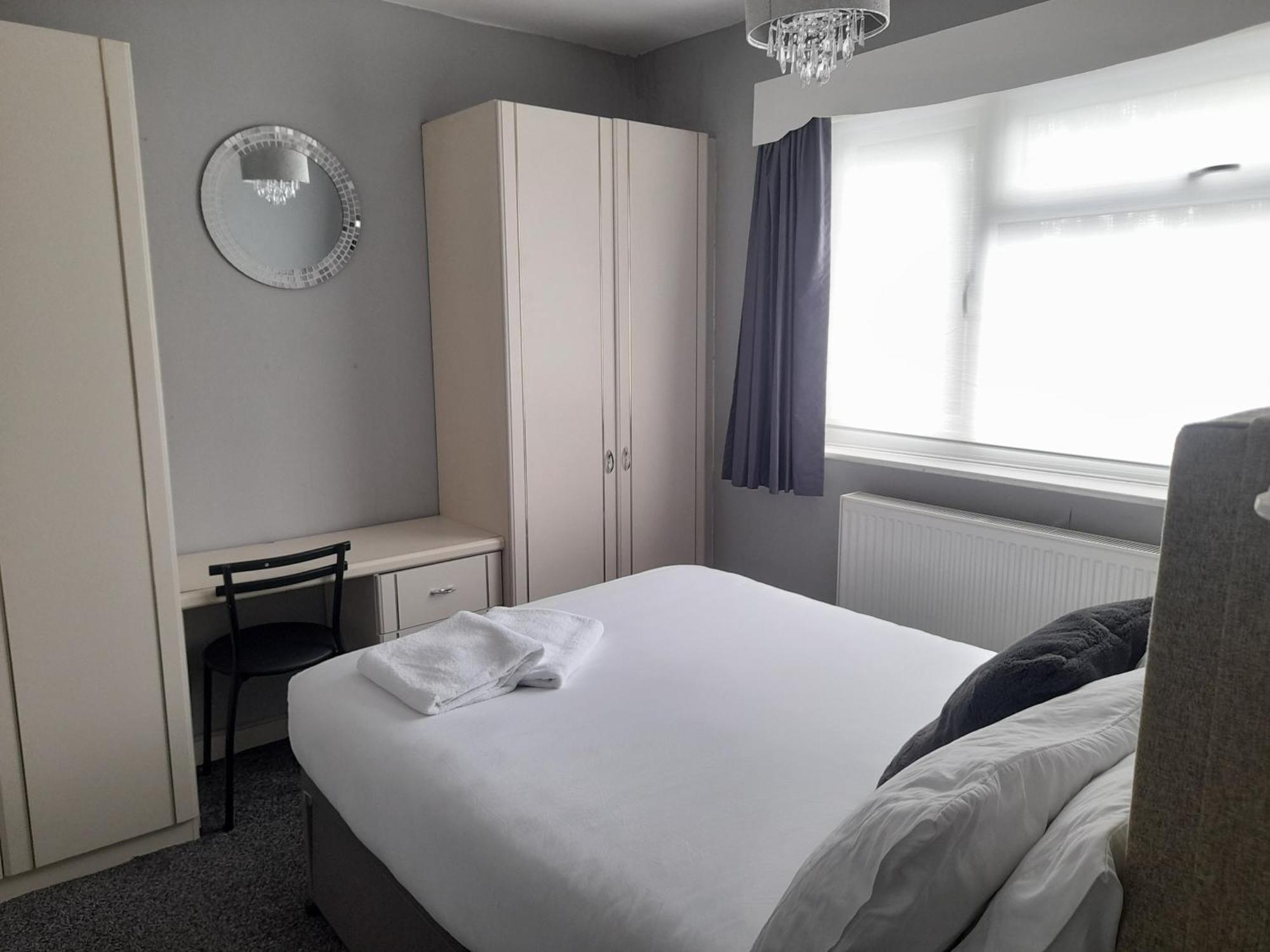 Bright 4-Bed House 15 Min To Manchester Centreヴィラ エクステリア 写真