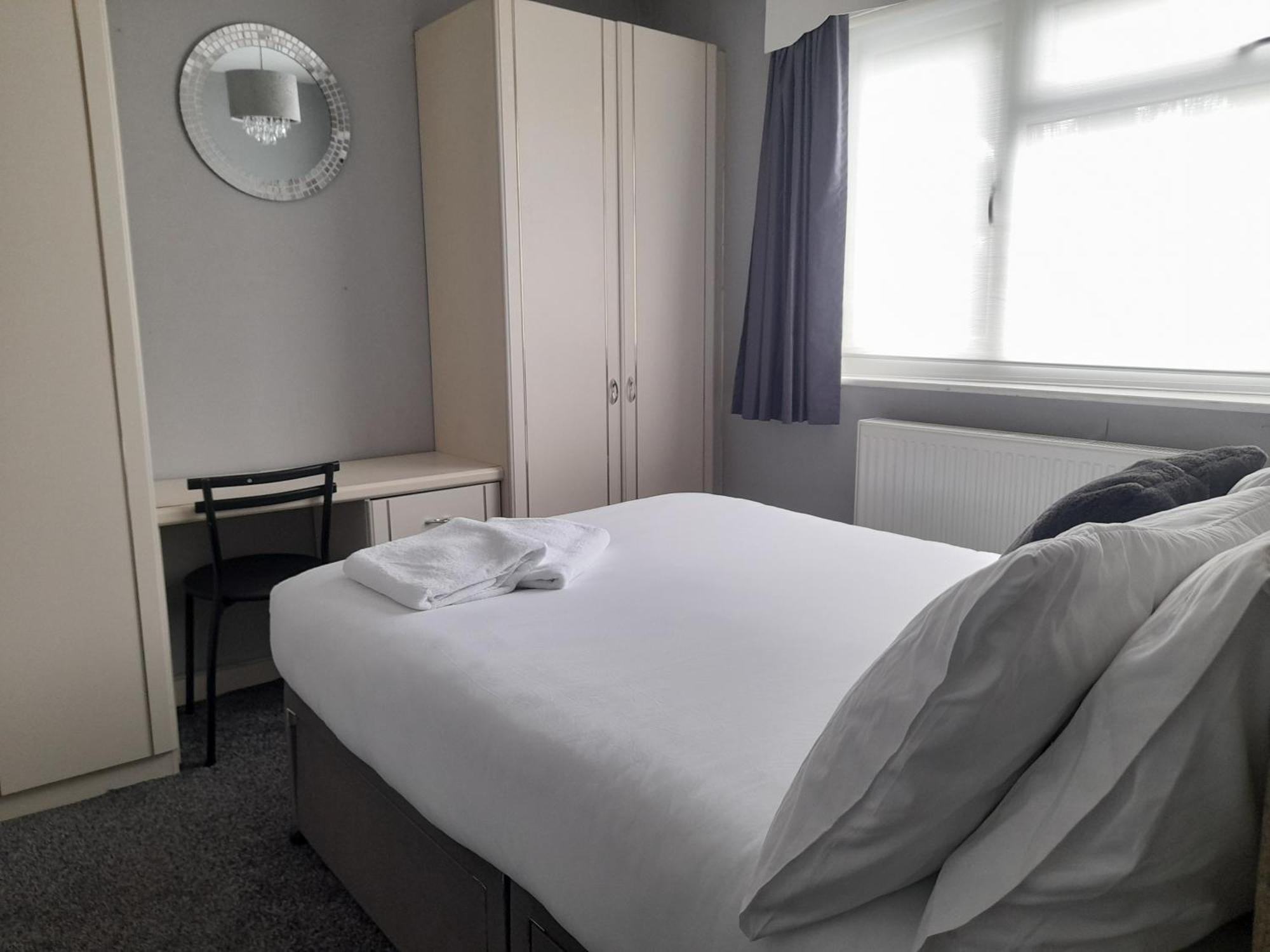 Bright 4-Bed House 15 Min To Manchester Centreヴィラ エクステリア 写真