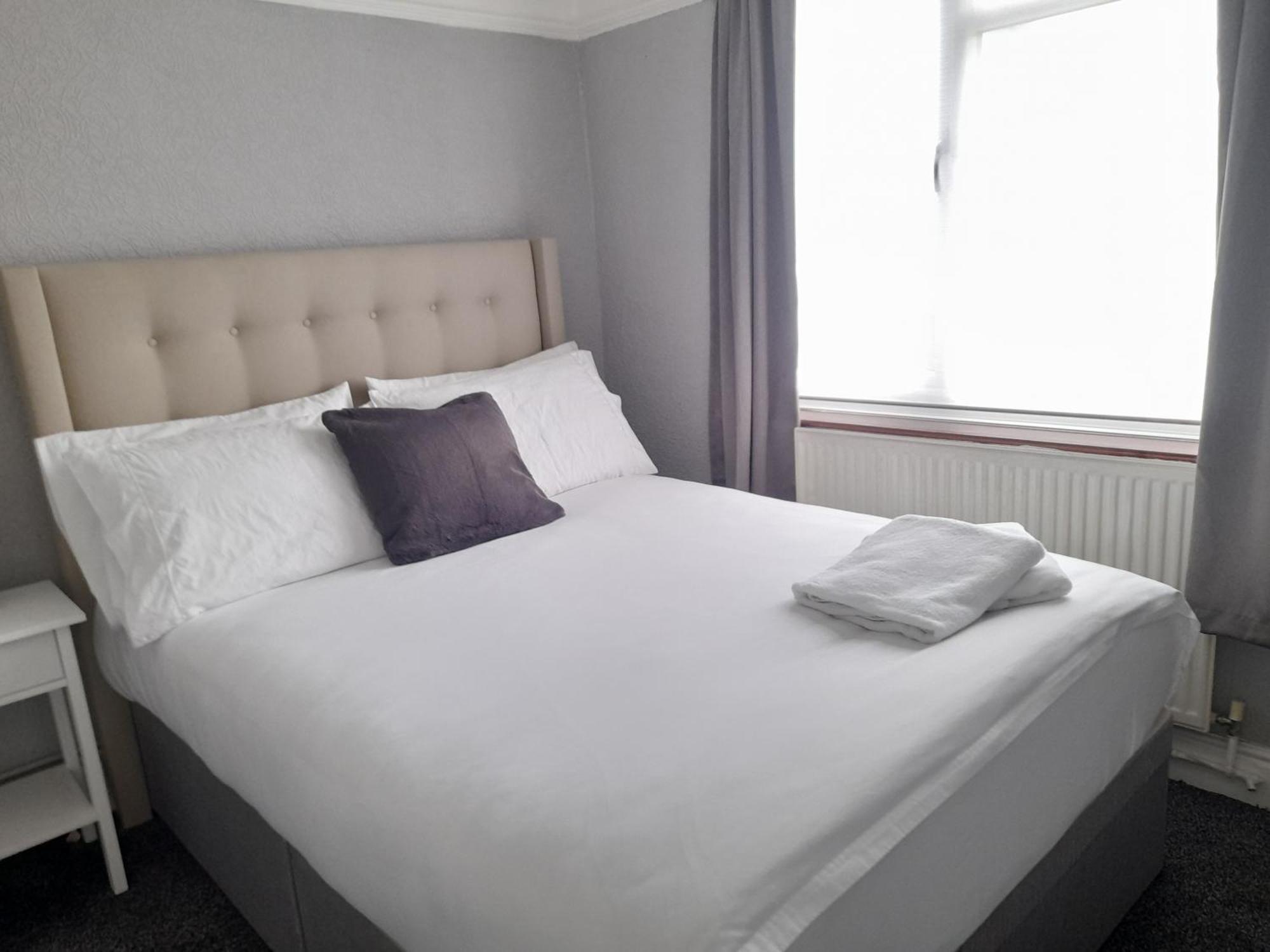 Bright 4-Bed House 15 Min To Manchester Centreヴィラ エクステリア 写真