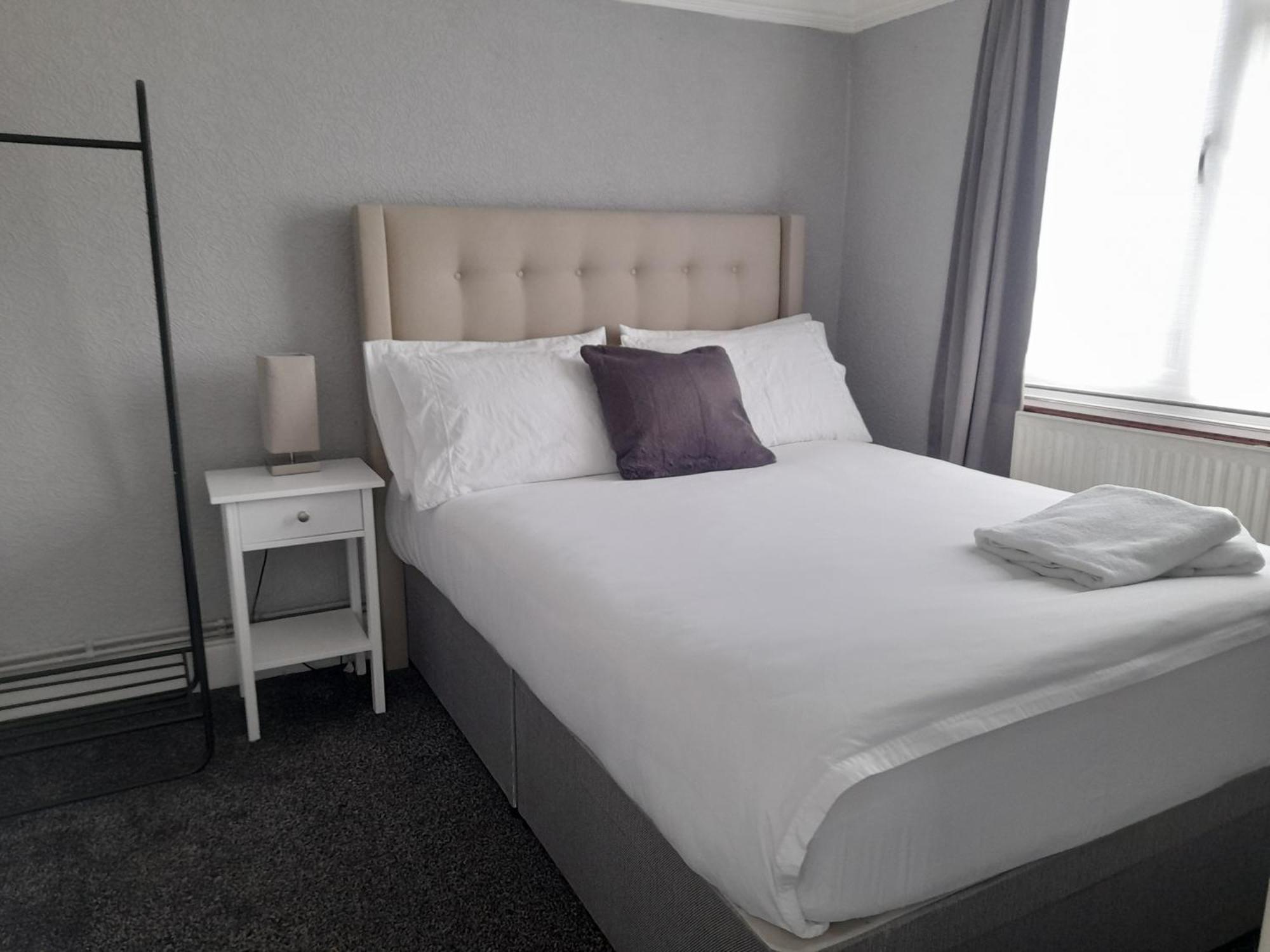 Bright 4-Bed House 15 Min To Manchester Centreヴィラ エクステリア 写真