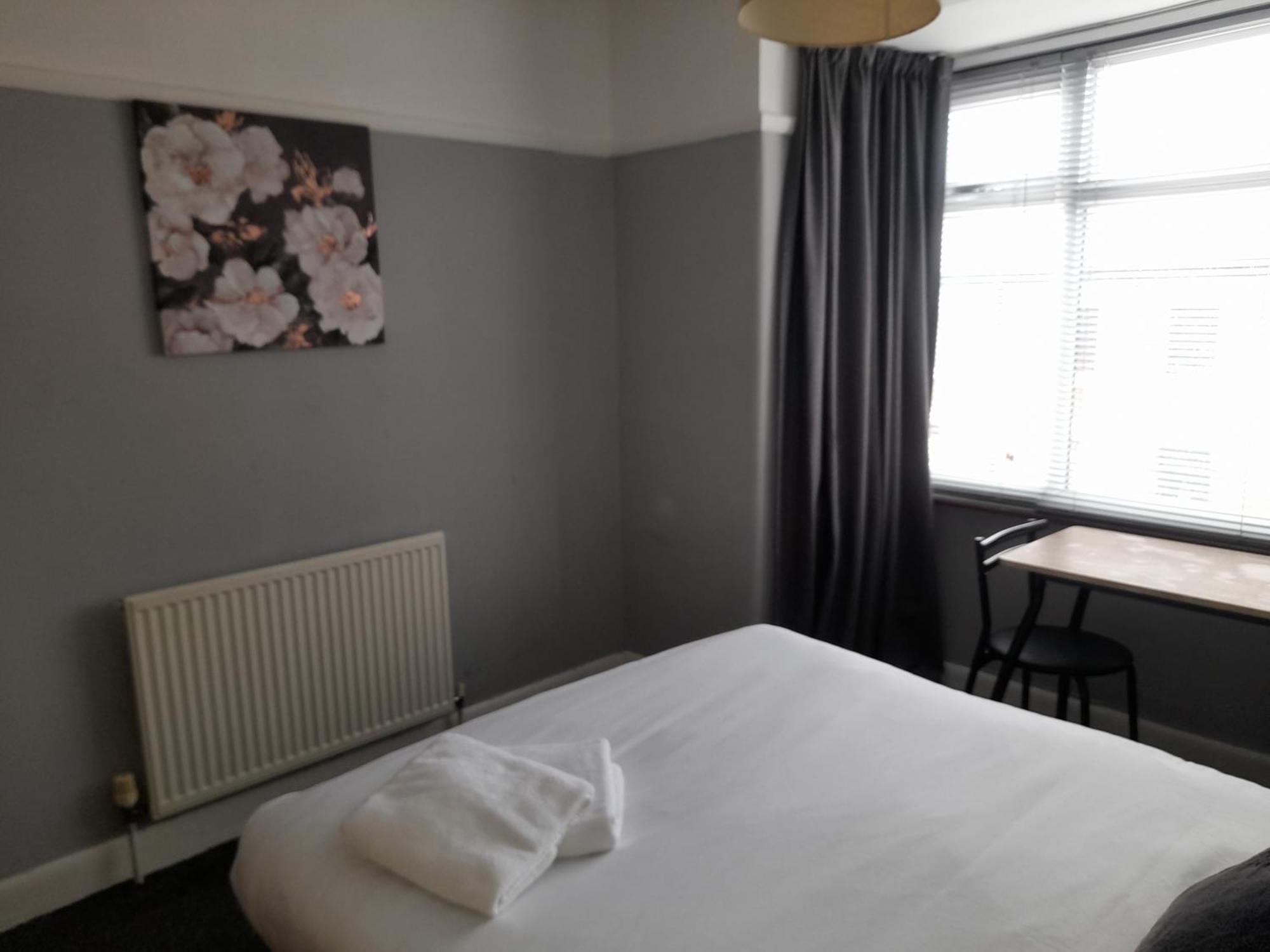 Bright 4-Bed House 15 Min To Manchester Centreヴィラ エクステリア 写真