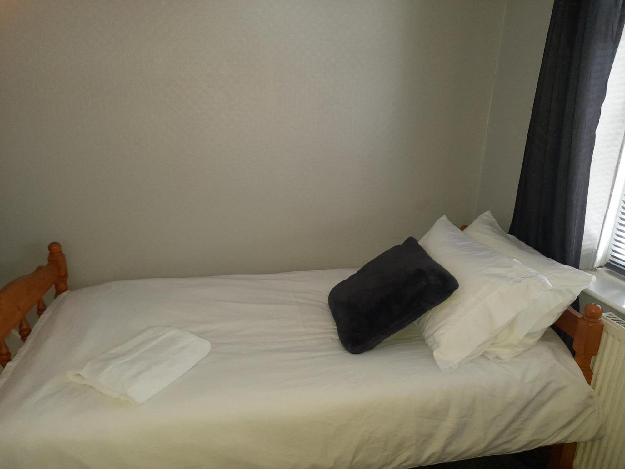 Bright 4-Bed House 15 Min To Manchester Centreヴィラ エクステリア 写真