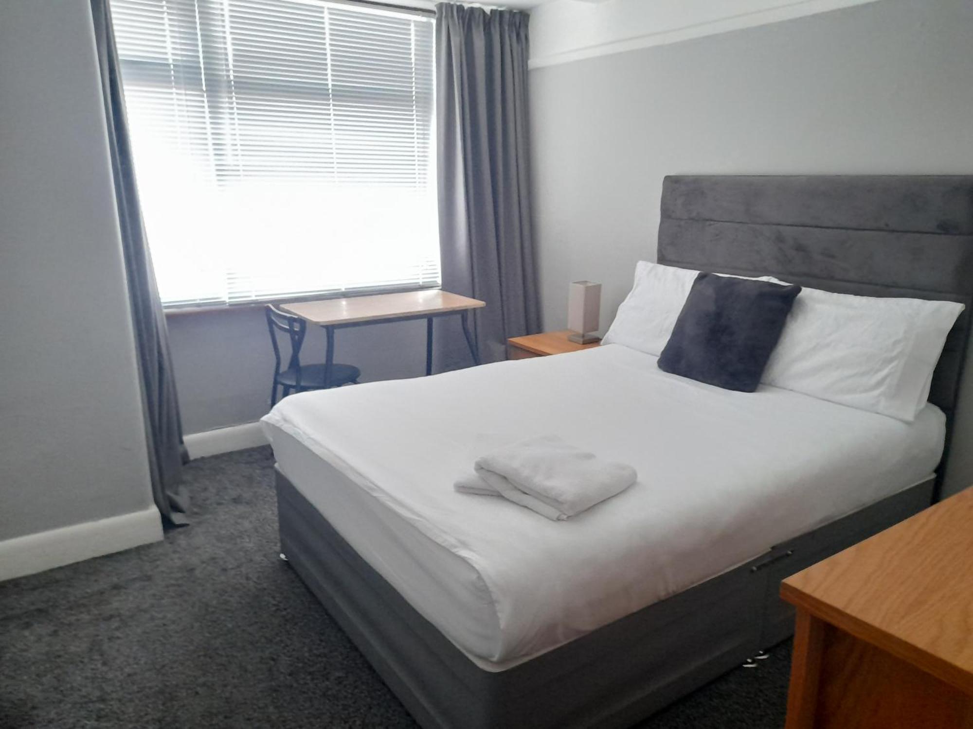 Bright 4-Bed House 15 Min To Manchester Centreヴィラ エクステリア 写真