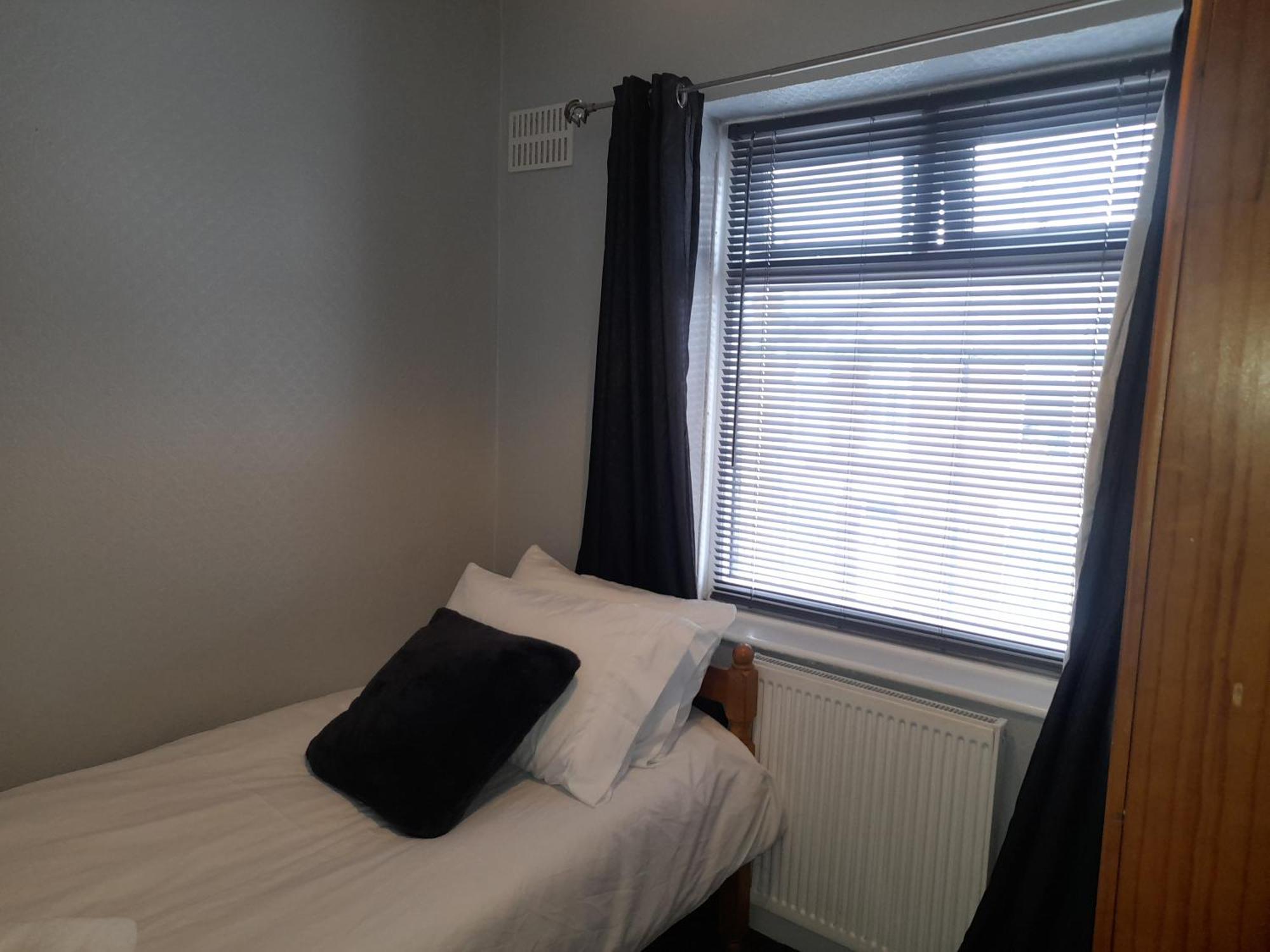 Bright 4-Bed House 15 Min To Manchester Centreヴィラ エクステリア 写真