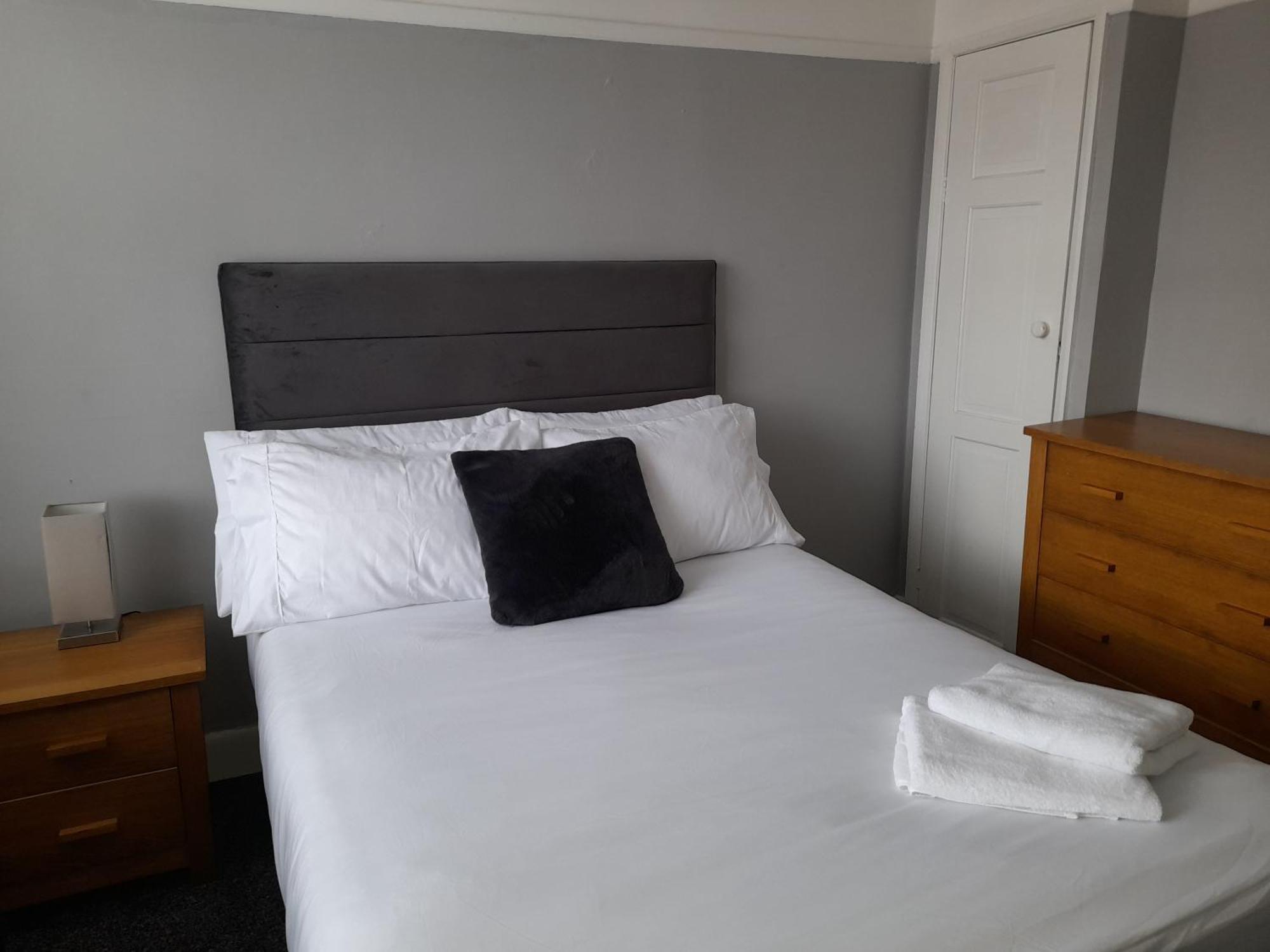 Bright 4-Bed House 15 Min To Manchester Centreヴィラ エクステリア 写真