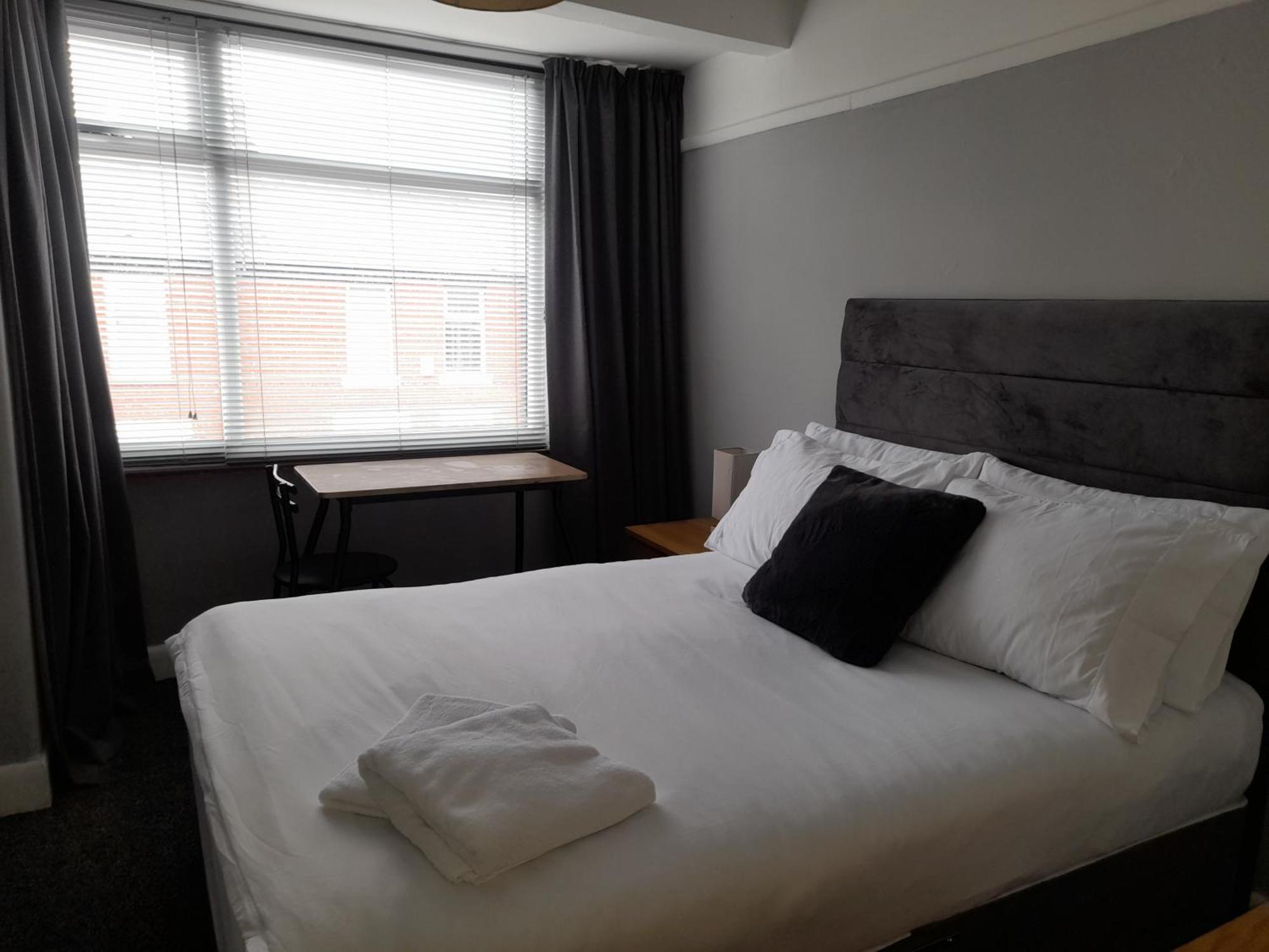 Bright 4-Bed House 15 Min To Manchester Centreヴィラ エクステリア 写真