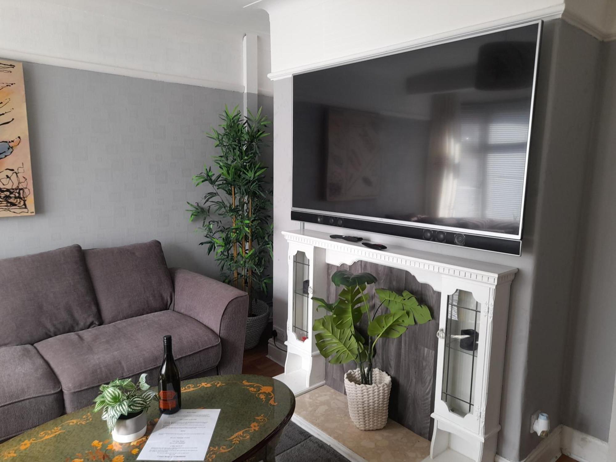 Bright 4-Bed House 15 Min To Manchester Centreヴィラ エクステリア 写真