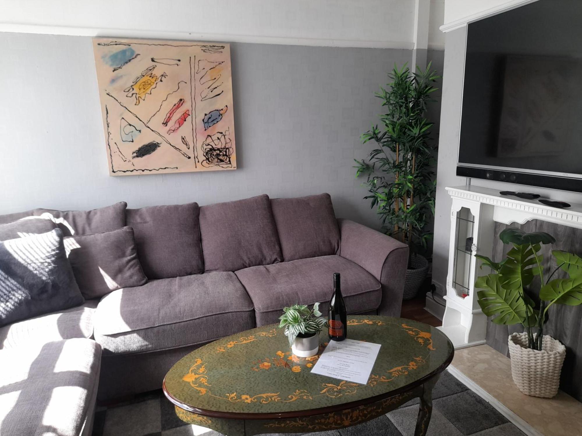 Bright 4-Bed House 15 Min To Manchester Centreヴィラ エクステリア 写真