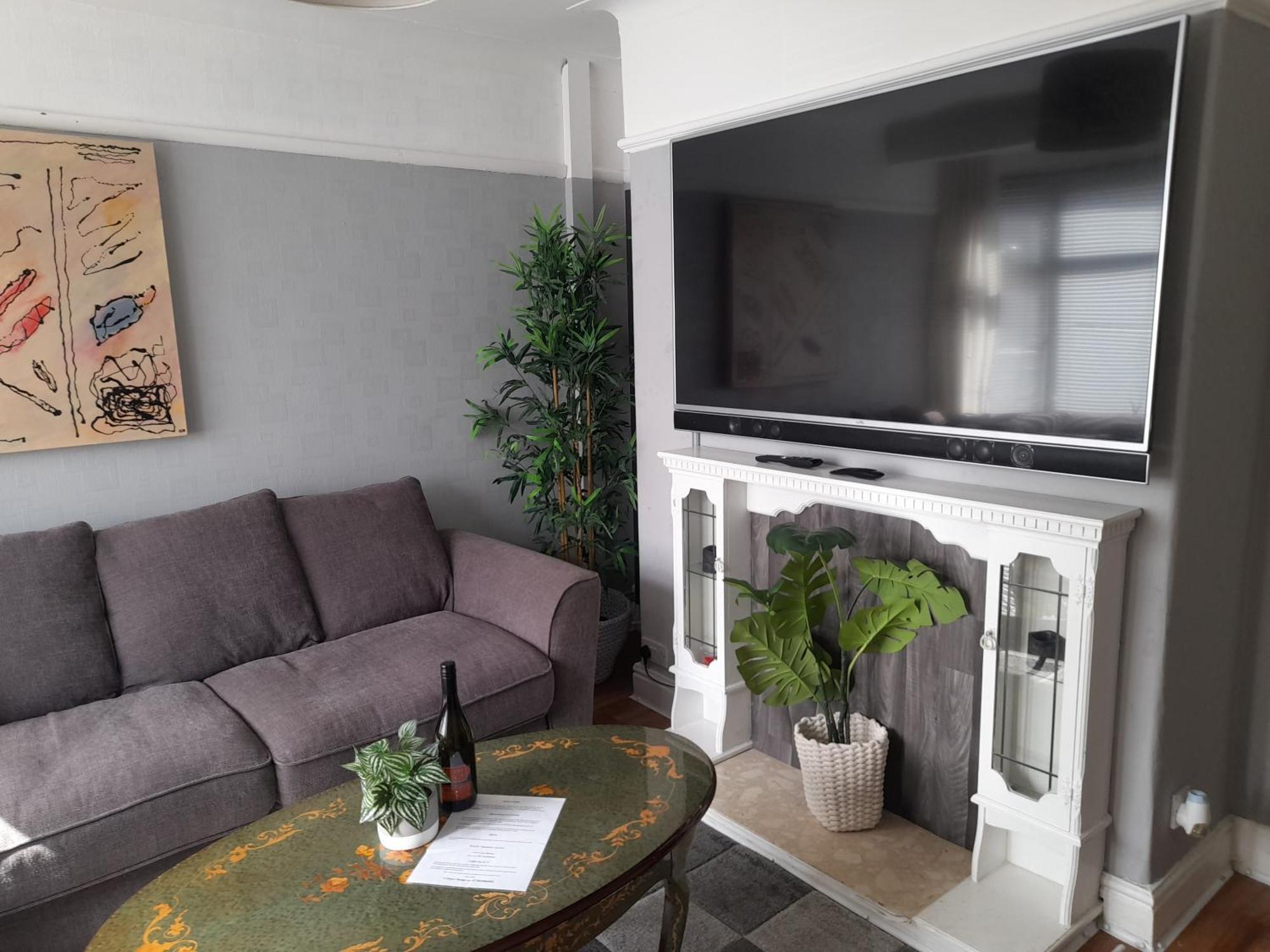 Bright 4-Bed House 15 Min To Manchester Centreヴィラ エクステリア 写真