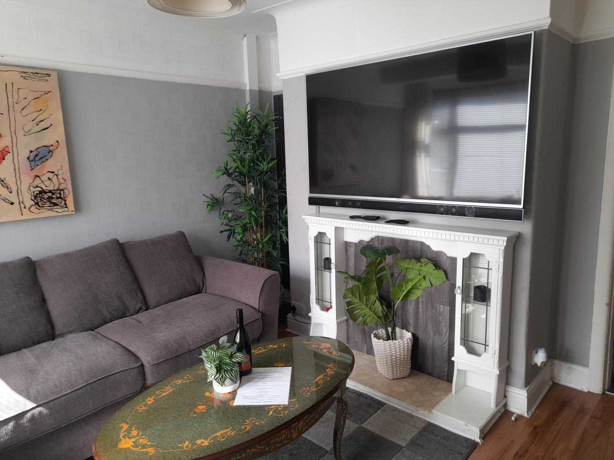 Bright 4-Bed House 15 Min To Manchester Centreヴィラ エクステリア 写真