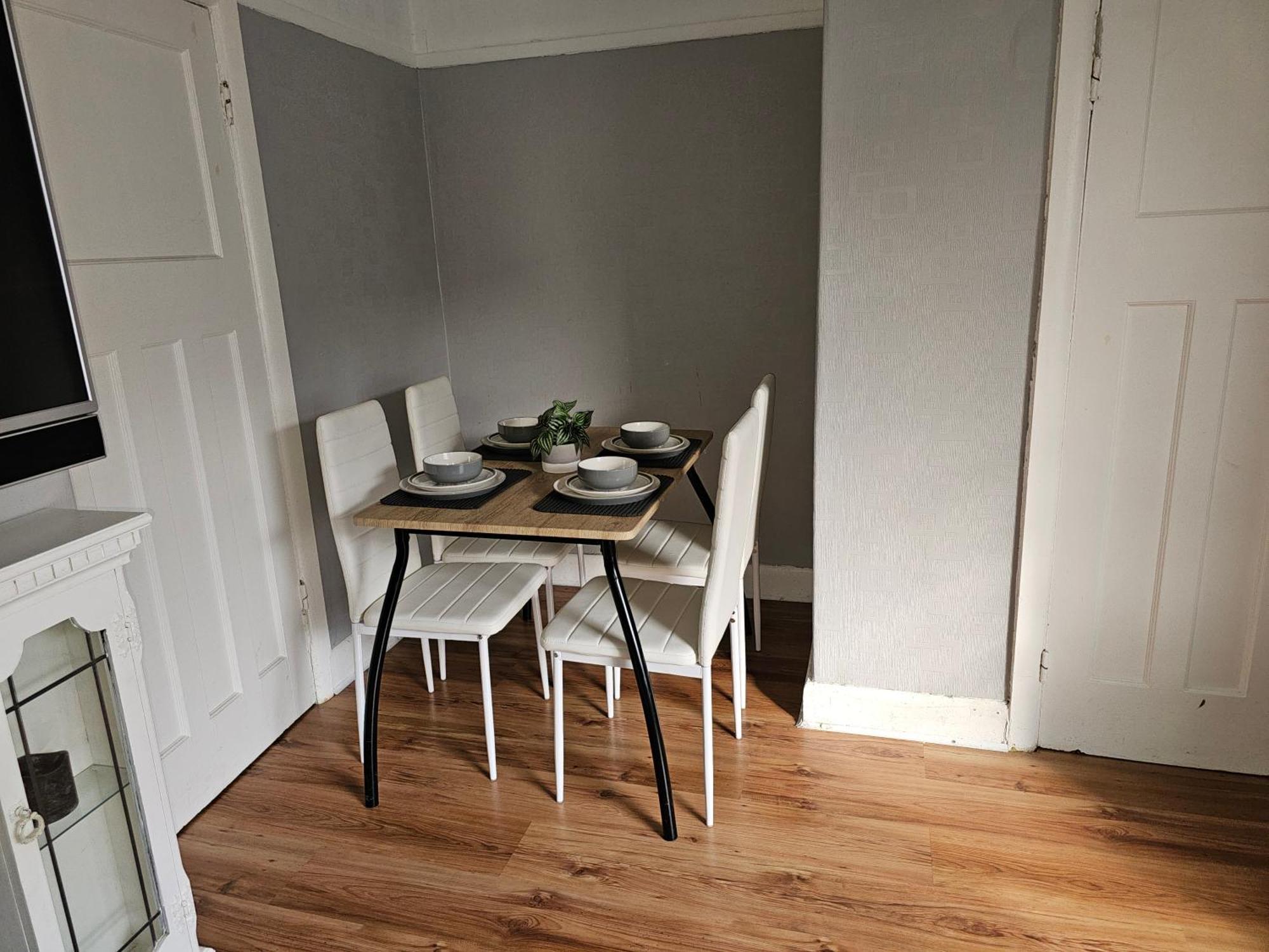 Bright 4-Bed House 15 Min To Manchester Centreヴィラ エクステリア 写真